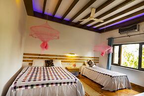 Hotel Parkside & Swimming Pool-Between Greenery and Azure ,Your Perfec