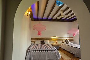 Hotel Parkside & Swimming Pool-Between Greenery and Azure ,Your Perfec