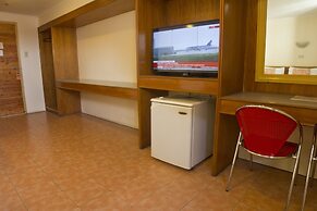 Nichols Airport Hotel