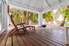 Diamonds Athuruga Maldives Resort & Spa