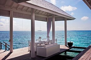 Diamonds Athuruga Maldives Resort & Spa