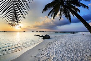 Diamonds Athuruga Maldives Resort & Spa