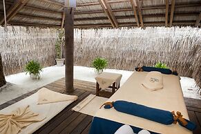 Diamonds Athuruga Maldives Resort & Spa