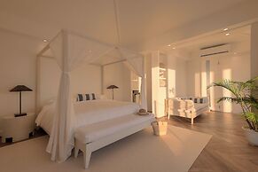 Diamonds Athuruga Maldives Resort & Spa