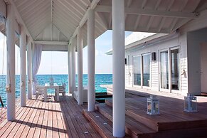 Diamonds Athuruga Maldives Resort & Spa