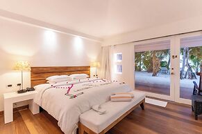 Diamonds Athuruga Maldives Resort & Spa