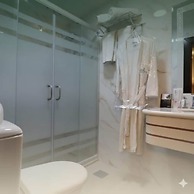 Larsa Hotel