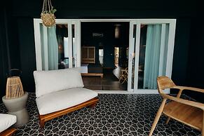 The Waves at Cane Bay