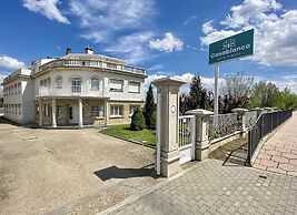 Casablanca Hotel Studios