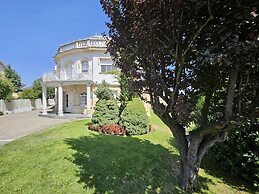 Casablanca Hotel Studios