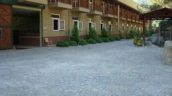 Padok Premium Hotel and Stables