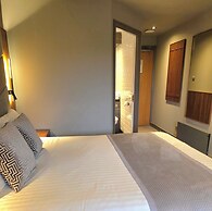 Mondo Hotel
