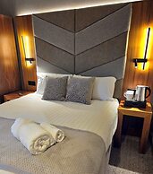 Mondo Hotel