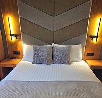 Mondo Hotel
