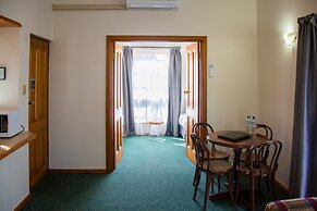 Arkana Motor Inn & Terrace Apartments