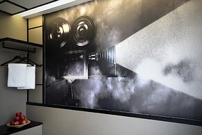 Hotel 81 Premier Hollywood