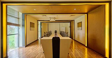 Flora Airport Hotel and Convention Centre Kochi