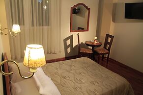 Hotel Manhattan Inn Airport