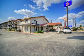 Motel 6 San Antonio, TX – I-35 North Corridor