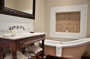 African Hills Safari Lodge & Spa