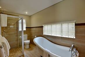 African Hills Safari Lodge & Spa