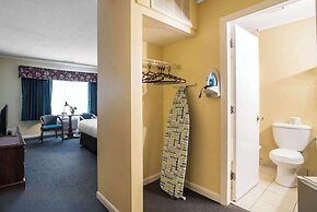 Econo Lodge Inn & Suites