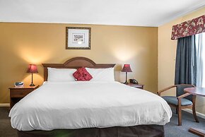 Econo Lodge Inn & Suites