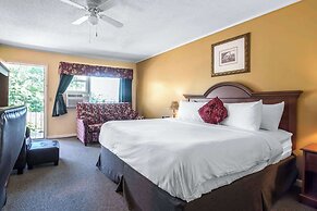 Econo Lodge Inn & Suites