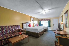 Econo Lodge Inn & Suites