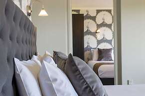 Suncourt Hotel & Conference Centre