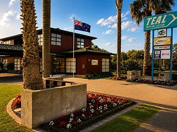 Teal Motor Lodge