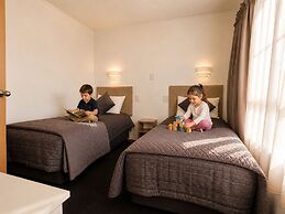 Teal Motor Lodge
