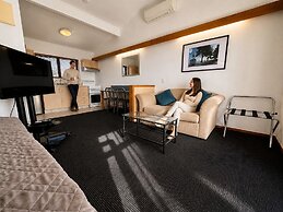 Teal Motor Lodge