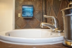 Whispering Palms Inn