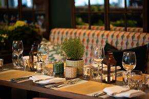 Hogarths Hotel