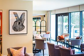 Hogarths Hotel
