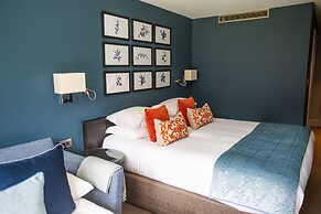 Hogarths Hotel