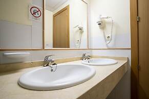 Albergue Inturjoven Sierra Nevada - Hostel