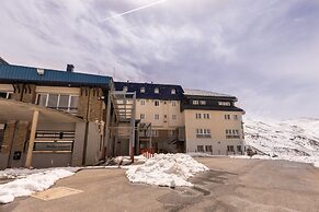 Albergue Inturjoven Sierra Nevada - Hostel