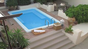 Lava Suites and Lounge