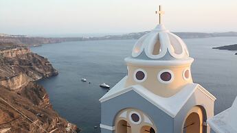 Lava Suites and Lounge