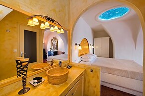 Lava Suites and Lounge