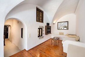 Lava Suites and Lounge