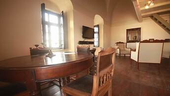 Lava Suites and Lounge