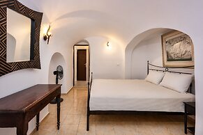 Lava Suites and Lounge