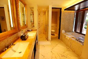 The St. Regis Sanya Yalong Bay Resort