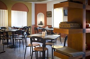 Estanza Hotel & Suites