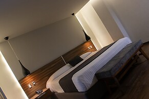 Estanza Hotel & Suites