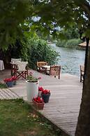 Tranquilla River Lodge - Adults Only