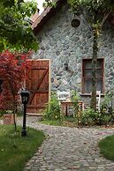 Tranquilla River Lodge - Adults Only